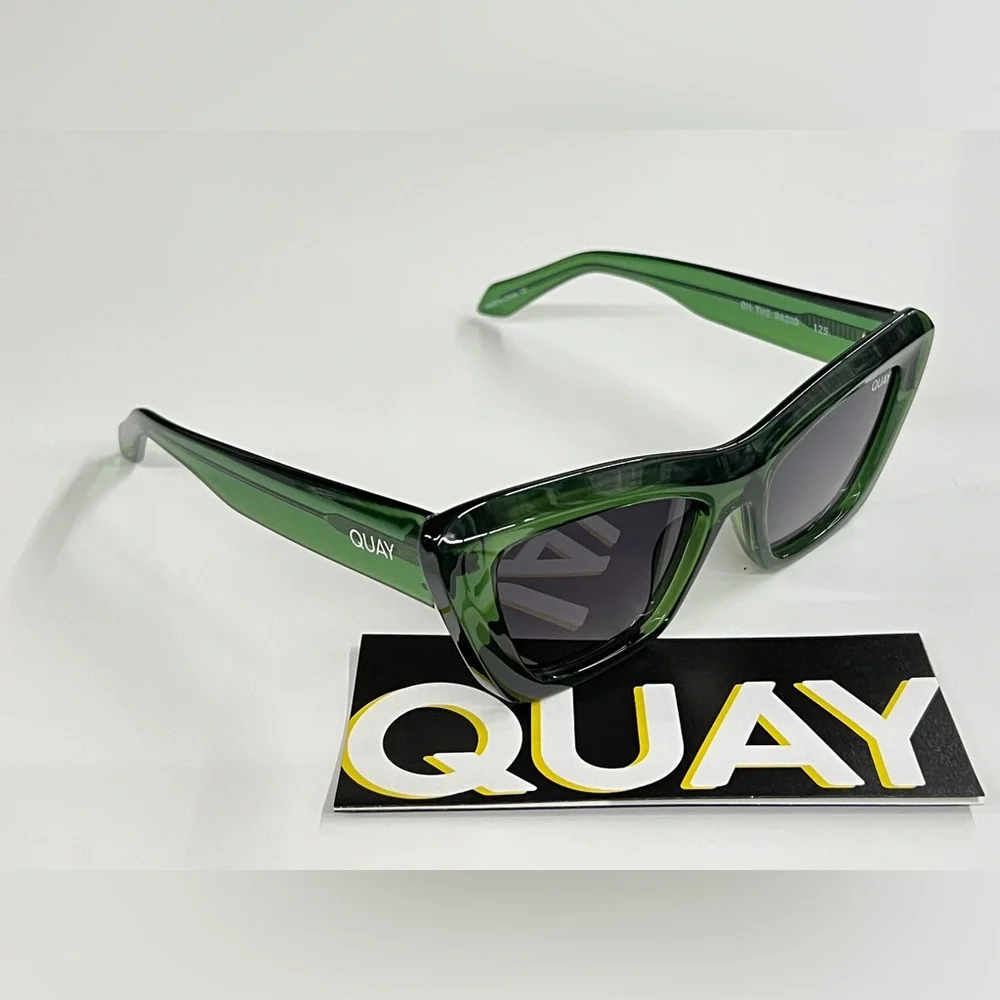 QUAY AUSTRALIA On the Radio 50mm Cat Eye Sunglasses in Green /Smoke